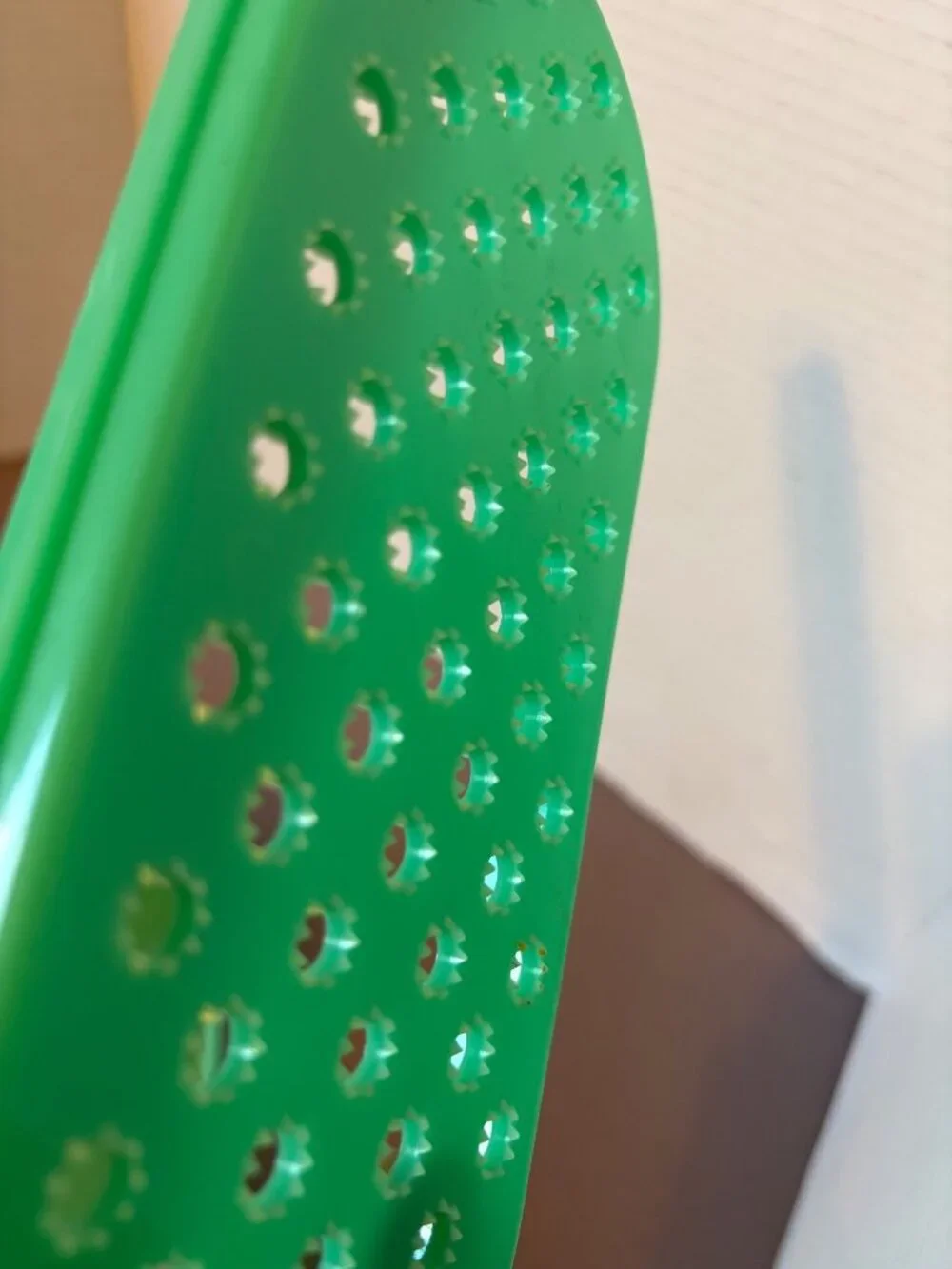 Tupperware Jade Cheese Grater With Perforated Lid & Handle For Easy Storage